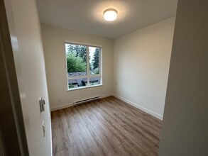 741 Anskar Ct in Coquitlam, BC - Building Photo - Building Photo