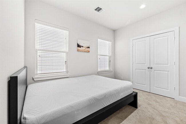 property at 2214 Roozy Lk Ln