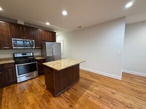 2450 W Diversey Ave, Unit 2 in Chicago, IL - Building Photo - Building Photo