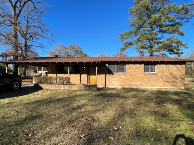 207 Monroe Dr in Monroe, LA - Foto de edificio - Building Photo