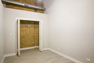 4435 W Fullerton Ave in Chicago, IL - Building Photo - Building Photo