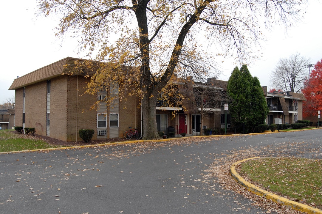 Whittier Place in Catasauqua, PA - Foto de edificio