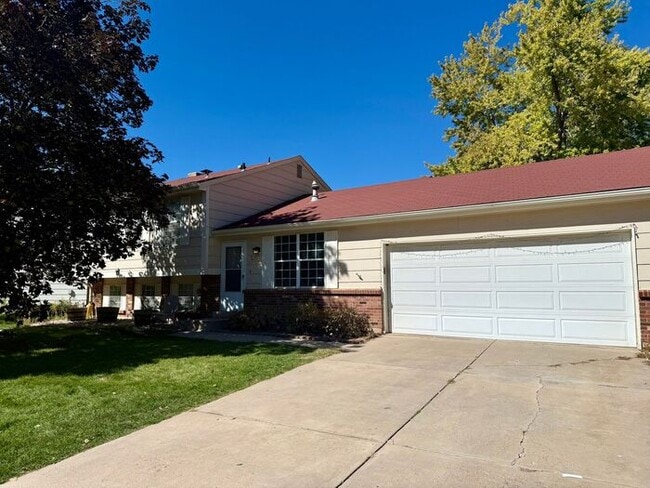 property at 3219 Colony Dr