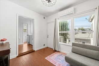 4281 McClung Dr in Los Angeles, CA - Foto de edificio - Building Photo