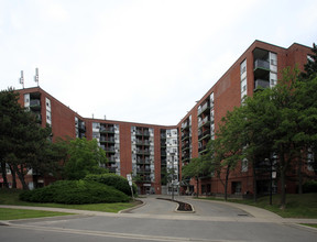 Griggs Manor I & II in Toronto, ON - Building Photo - Building Photo