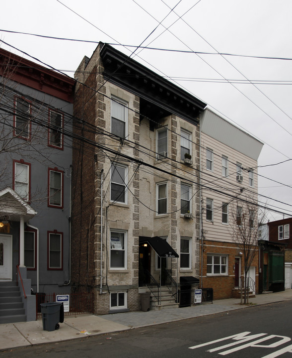 211 Webster Ave in Jersey City, NJ - Building Photo