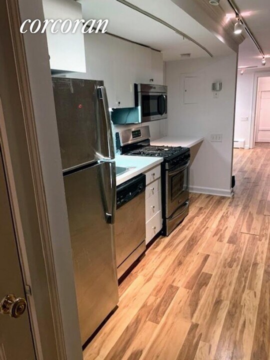 208 E 78th St-Unit -: Grdn Fl in New York, NY - Building Photo