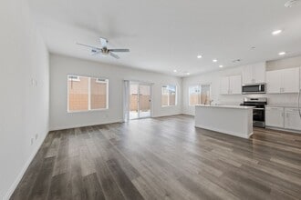 1126 Northern Cardinal Dr in Henderson, NV - Building Photo - Building Photo