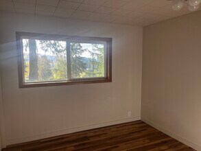 4310 Pacific Way, Unit B in Longview, WA - Building Photo - Building Photo
