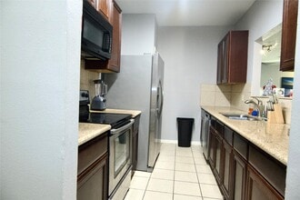 3042 Holly Hall St in Houston, TX - Building Photo - Building Photo