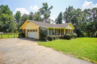 2173 Holly Ct in Cumming, GA - Building Photo - Building Photo