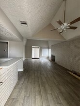 8100 Leonora St in Houston, TX - Building Photo - Building Photo