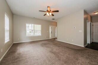 251 Prescott Ct in Newnan, GA - Foto de edificio - Building Photo