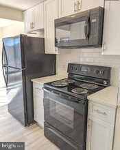18001 Chalet Dr in Germantown, MD - Building Photo - Building Photo
