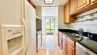 5 Commodore Dr in Emeryville, CA - Building Photo - Building Photo