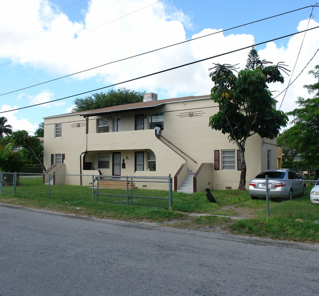 8270 NE 1st Pl in Miami, FL - Building Photo - Building Photo