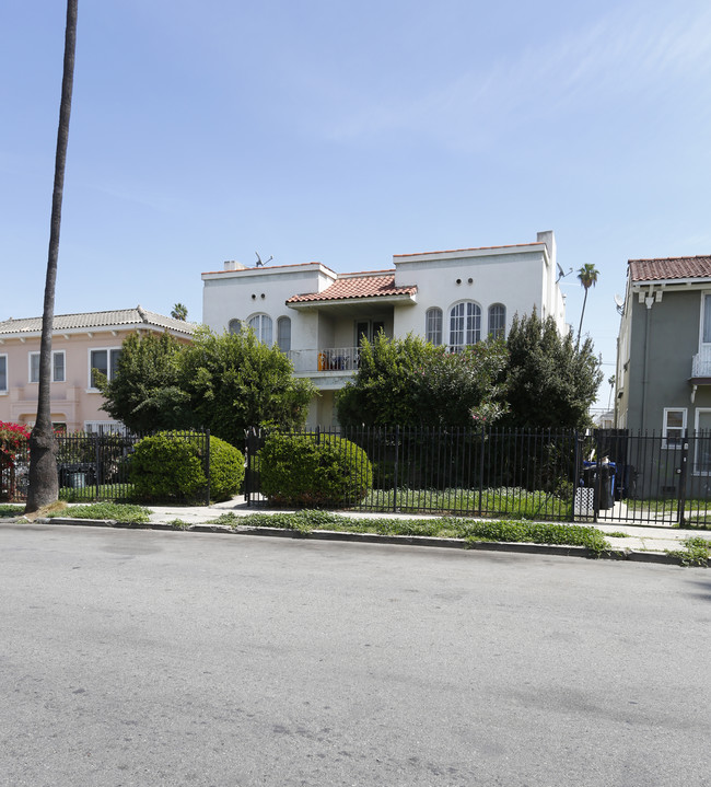 924 S Mariposa Ave in Los Angeles, CA - Building Photo - Building Photo