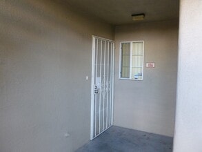 1900 Rio Canyon Ct, Unit 106 in Las Vegas, NV - Foto de edificio - Building Photo