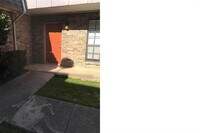 233 Vista Way photo'