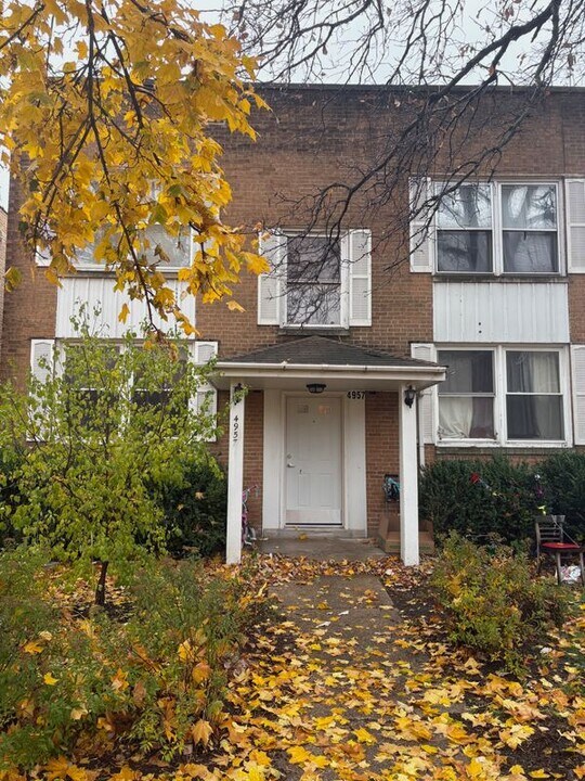 4957 Hull St in Skokie, IL - Building Photo