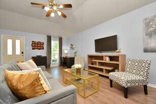 18407 Early Grn Trl in Houston, TX - Building Photo