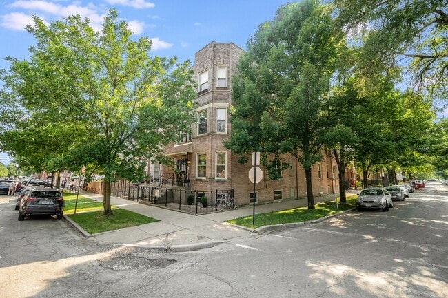 1224 N Washtenaw Ave, Unit 2 in Chicago, IL - Building Photo - Building Photo