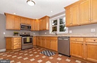 10703 Fingerboard Rd in Ijamsville, MD - Building Photo - Building Photo