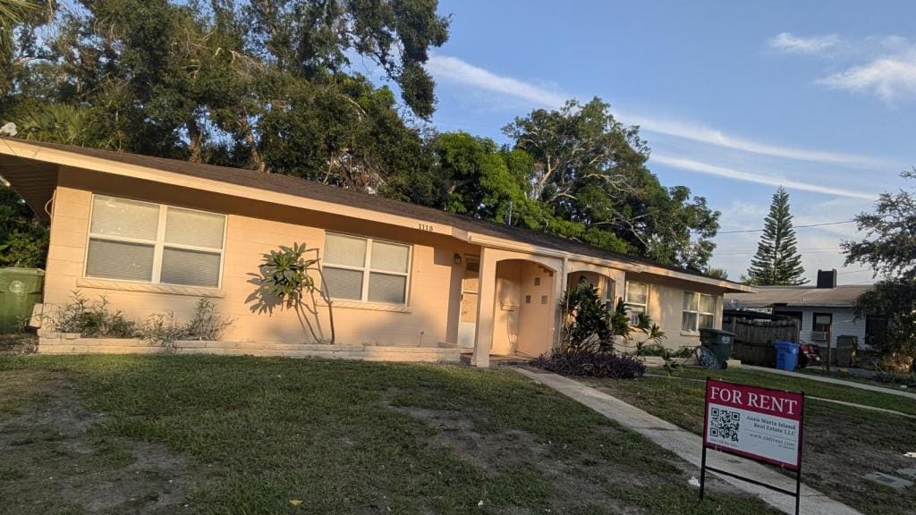 1115 16th St W in Bradenton, FL - Building Photo