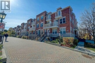 37-37 Four Winds Dr in Toronto, ON - Building Photo - Building Photo