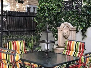 1941 1/2 Holly Dr in Los Angeles, CA - Building Photo - Building Photo