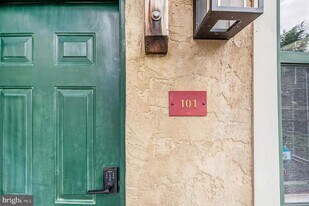 541 Washington Ave in Phoenixville, PA - Building Photo