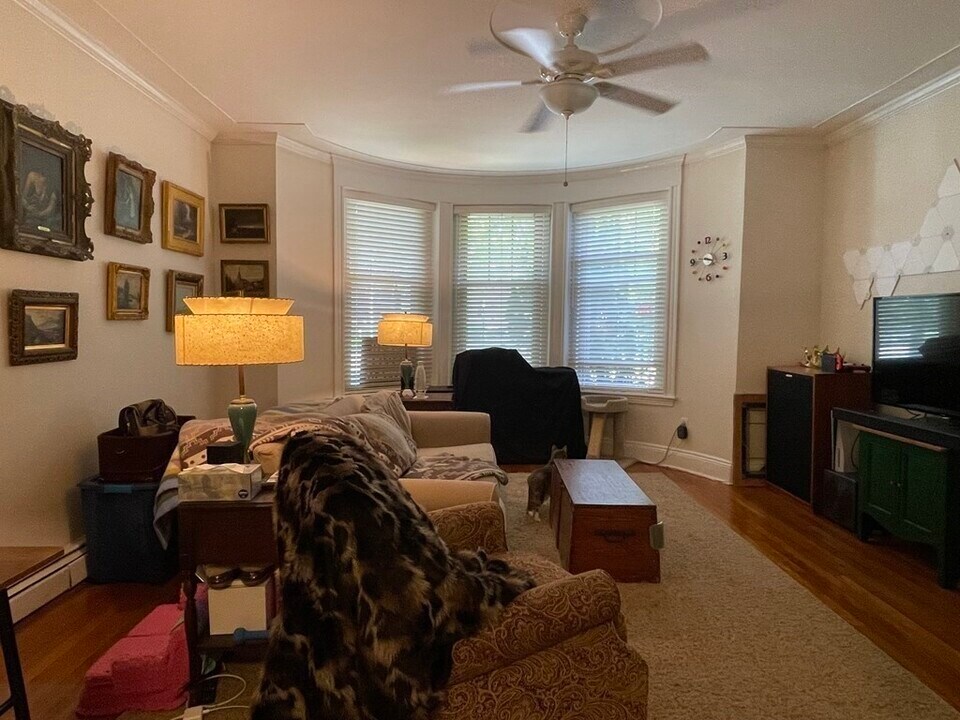 1236 Beacon St in Brookline, MA - Building Photo