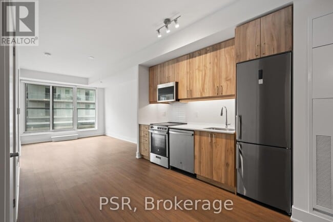 property at 195 Deerfield Rd