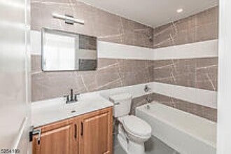 125 Broughton Ave, Unit 3 in Bloomfield, NJ - Building Photo - Building Photo