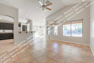 703 W Canary Way in Chandler, AZ - Foto de edificio - Building Photo