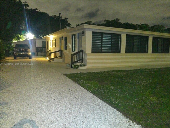 12400 NE 11th Ct in North Miami, FL - Building Photo - Building Photo