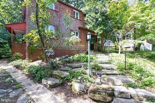 210 N Evergreen St in Arlington, VA - Building Photo