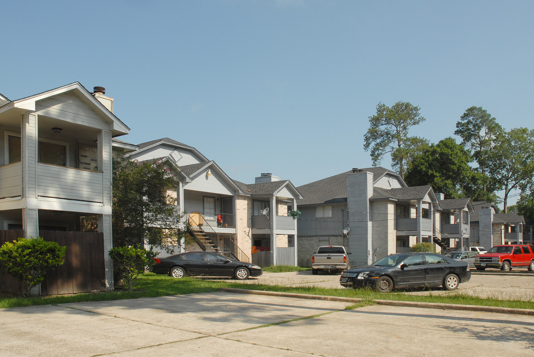 Jefferson Square Apartments in Cleveland, TX - Building Photo