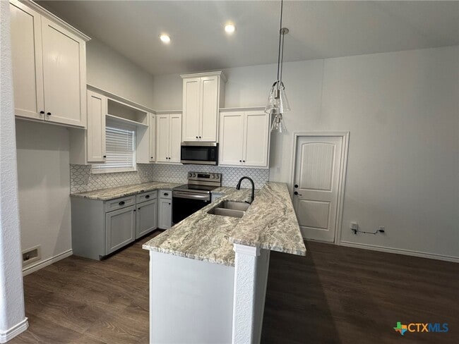 168 Navarro Xing in Seguin, TX - Building Photo - Building Photo