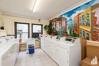 1150 N Dearborn St, Unit 307 in Chicago, IL - Building Photo - Building Photo