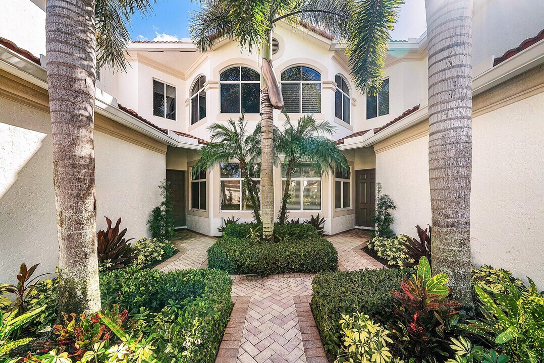 106 Palm Bay Dr in Palm Beach Gardens, FL - Building Photo