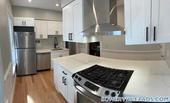 57 Hawthorne St in Somerville, MA - Building Photo