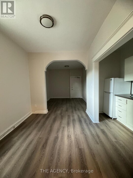 133-133 John St S in Hamilton, ON - Building Photo