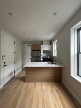 162 Ocean Ave, Unit 2B in Jersey City, NJ - Foto de edificio - Building Photo