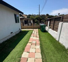 415 Iona Dr in San Diego, CA - Building Photo - Building Photo