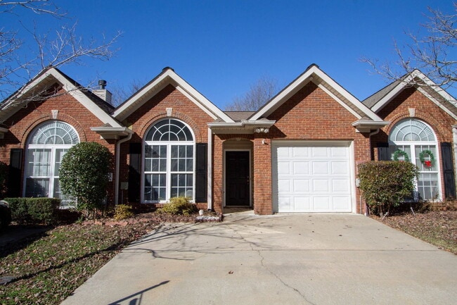 157 Hayesbury Ct in Pelham, AL - Building Photo - Building Photo