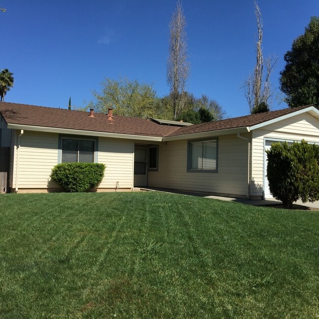 6877 Cherrywood Cir in Sacramento, CA - Building Photo - Building Photo