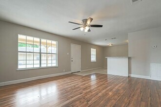 8430 Round Rock Dr in Houston, TX - Building Photo - Building Photo