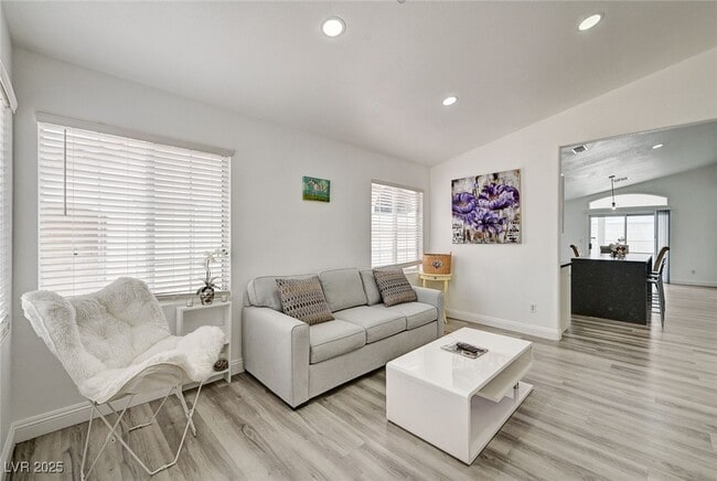 8127 Chambersberg St in Las Vegas, NV - Building Photo - Building Photo