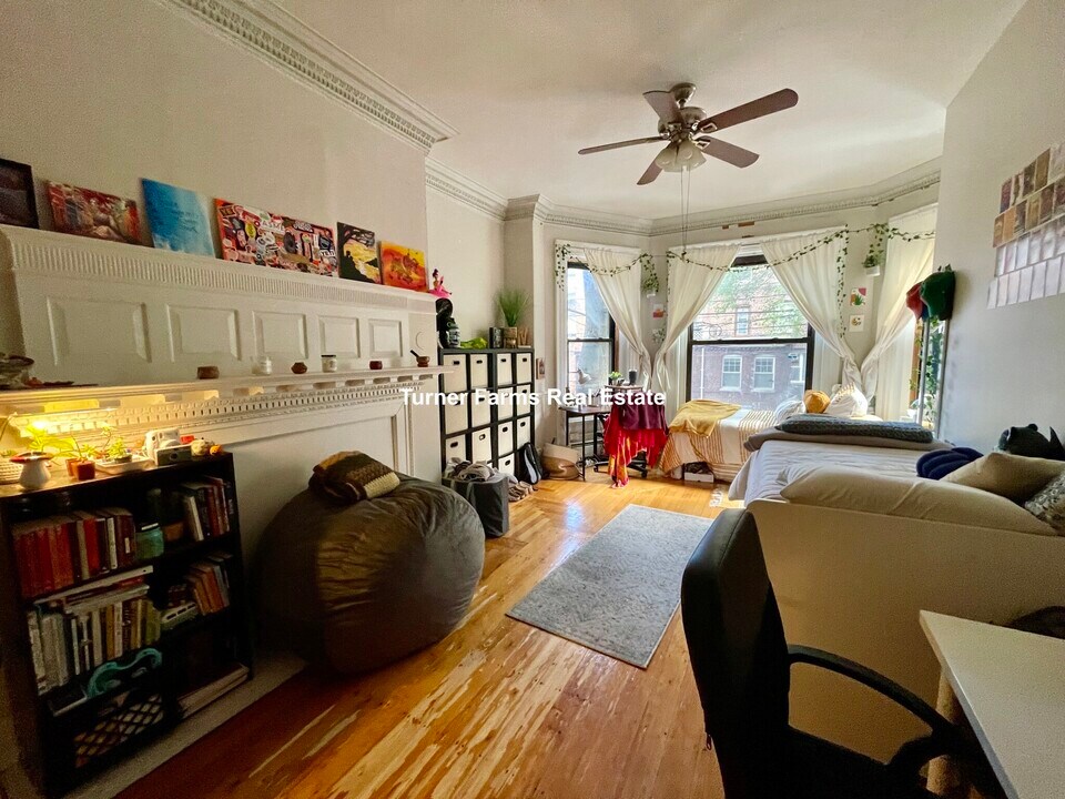 42 Fenway, Unit 2F in Boston, MA - Building Photo